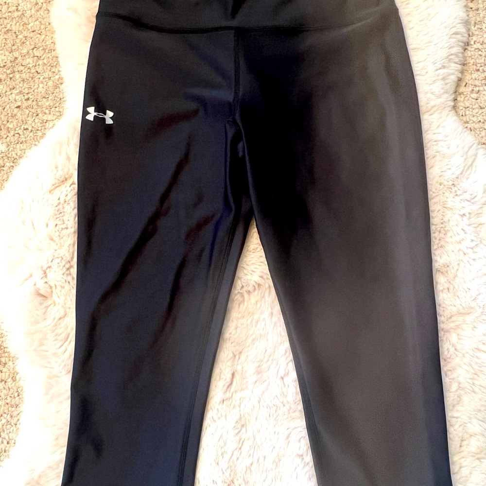 Under Armour Black Medium Capri Leggings!
